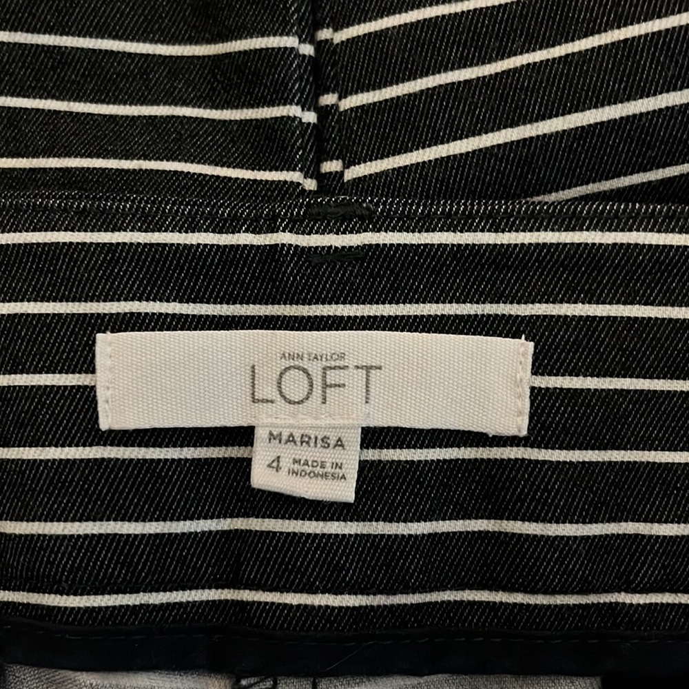 LOFT Riviera Striped Marisa Chambray Denim/White Cropped Pants Size 4 - Picture 5 of 5
